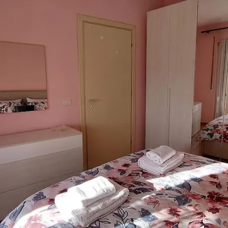 Cozy Sunlit With Scenic Balcony View 티라나