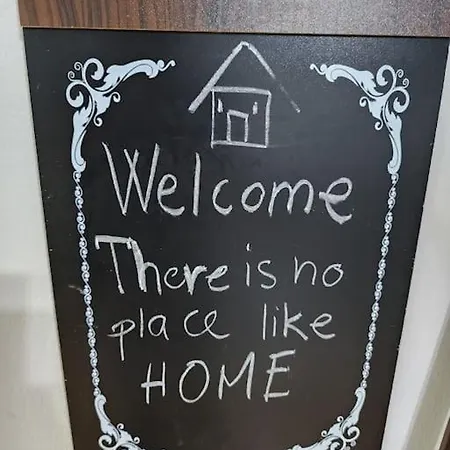 Cozy Sunlit With Scenic Balcony View Apartment *