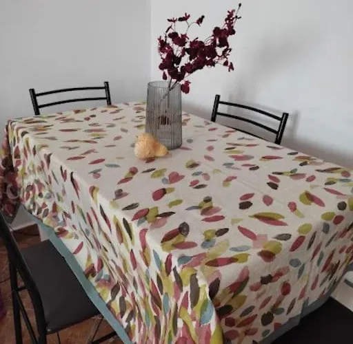 Cozy Sunlit With Scenic Balcony View 公寓 *