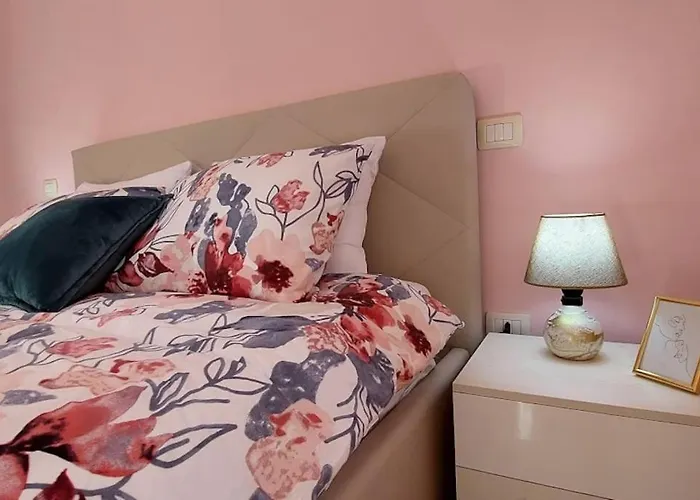 Cozy Sunlit With Scenic Balcony View 公寓 地拉那