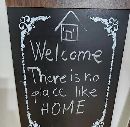 Cozy Sunlit With Scenic Balcony View 公寓 *