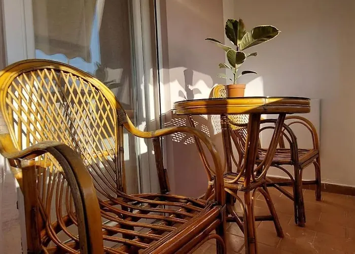 Cozy Sunlit With Scenic Balcony View