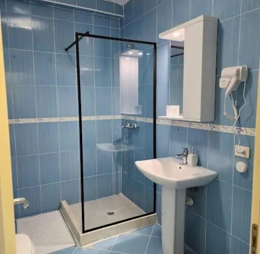 公寓 Cozy Sunlit With Scenic Balcony View *