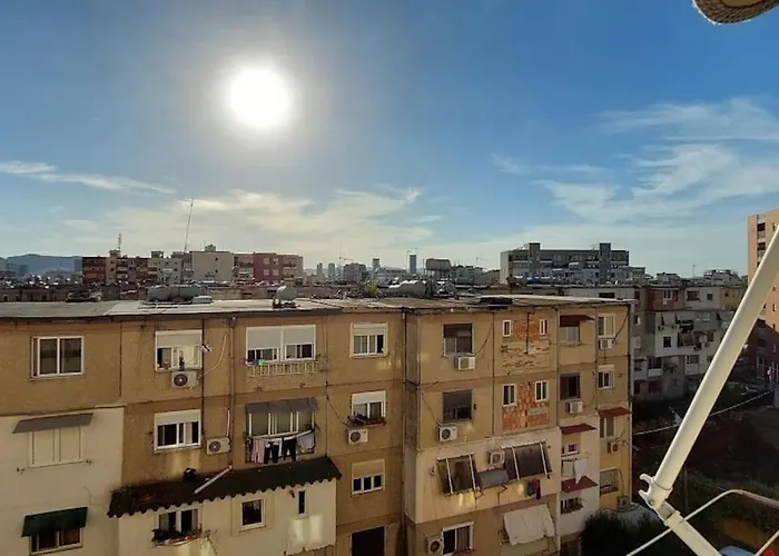 公寓 Cozy Sunlit With Scenic Balcony View 地拉那