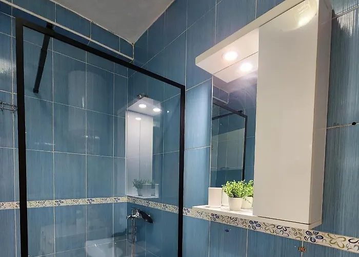 Cozy Sunlit With Scenic Balcony View 公寓 *