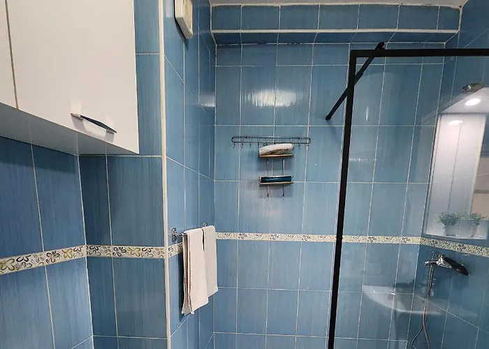 Cozy Sunlit With Scenic Balcony View